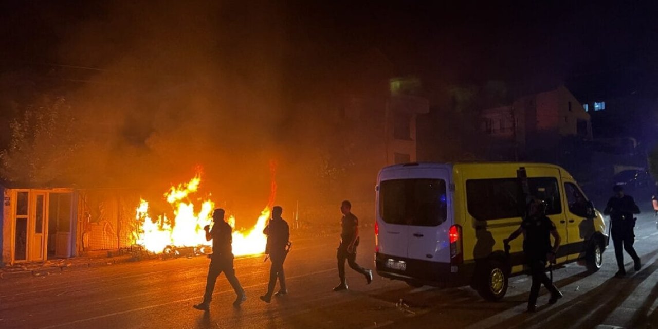 VİDEO - Kayseri'de Çocuğa Yönelik Taciz İddiası: İş Yerleri Ateşe Verildi