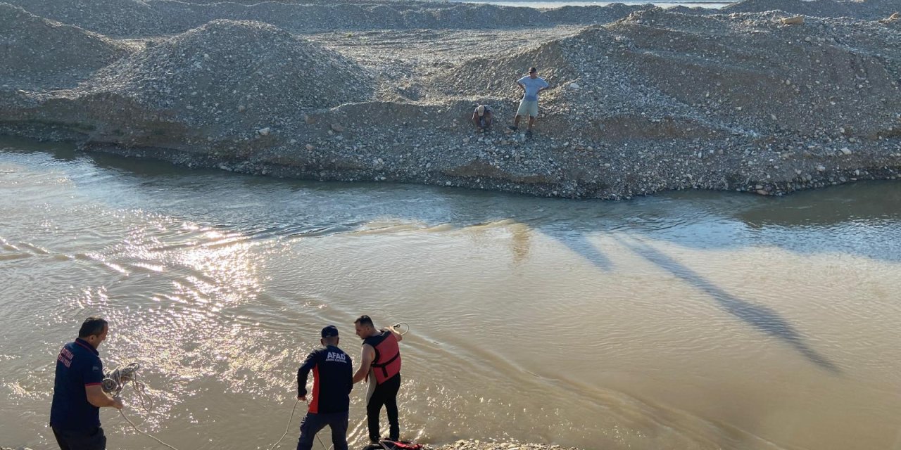 Batman Çayı'nda 2 kişi mahsur kaldı