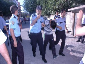 Komşular arasında gürültü kavgası: 10 gözaltı