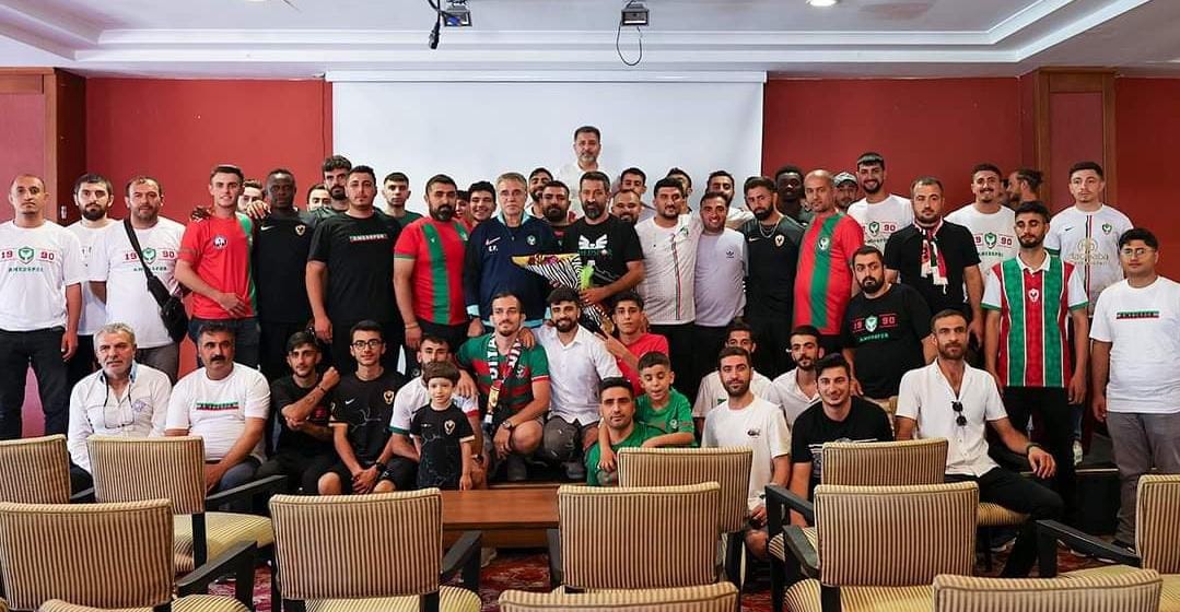 Amedspor taraftarı Kartepe kampında