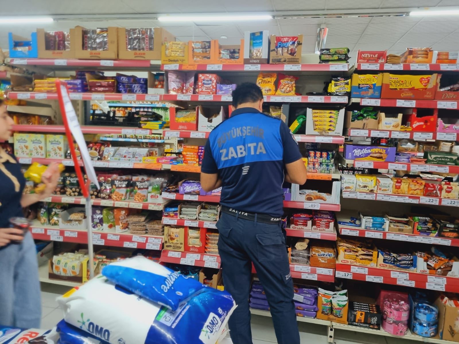 Zabıta, kurtlanmış pirince el koydu