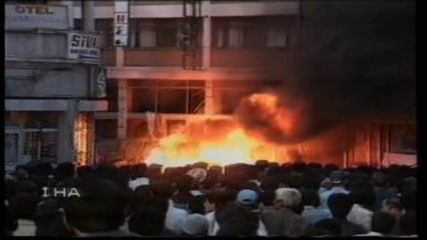 Madımak ve Başbağlar katliamlarının araştırılması önerisi reddedildi