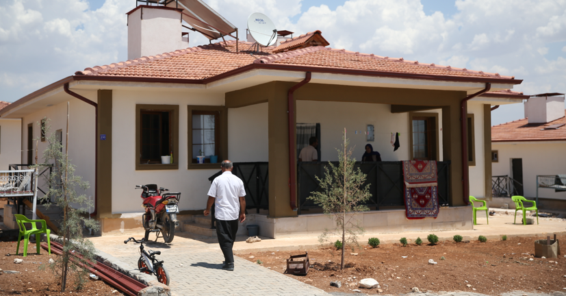 Urfa’da depremzedeler köy evlerine kavuştu