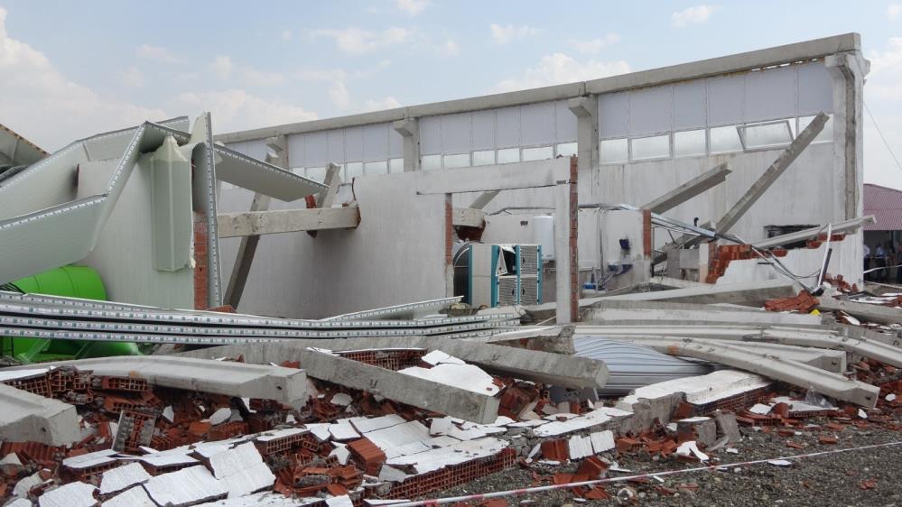 Hayvan çiftliği inşaatında çökme: Bir işçi öldü