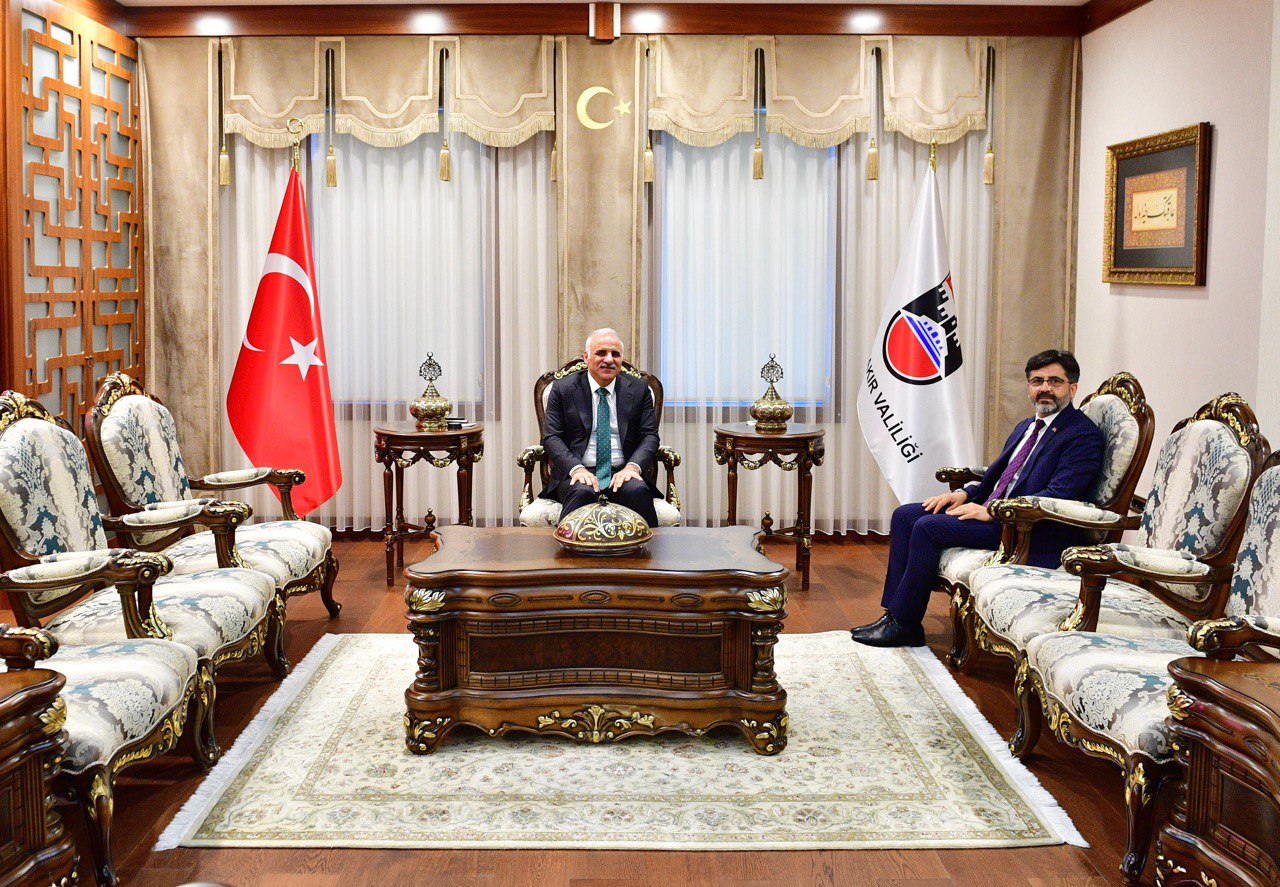 DÜ Rektörü Karakoç, Vali Zorluoğlu'nu ziyaret etti
