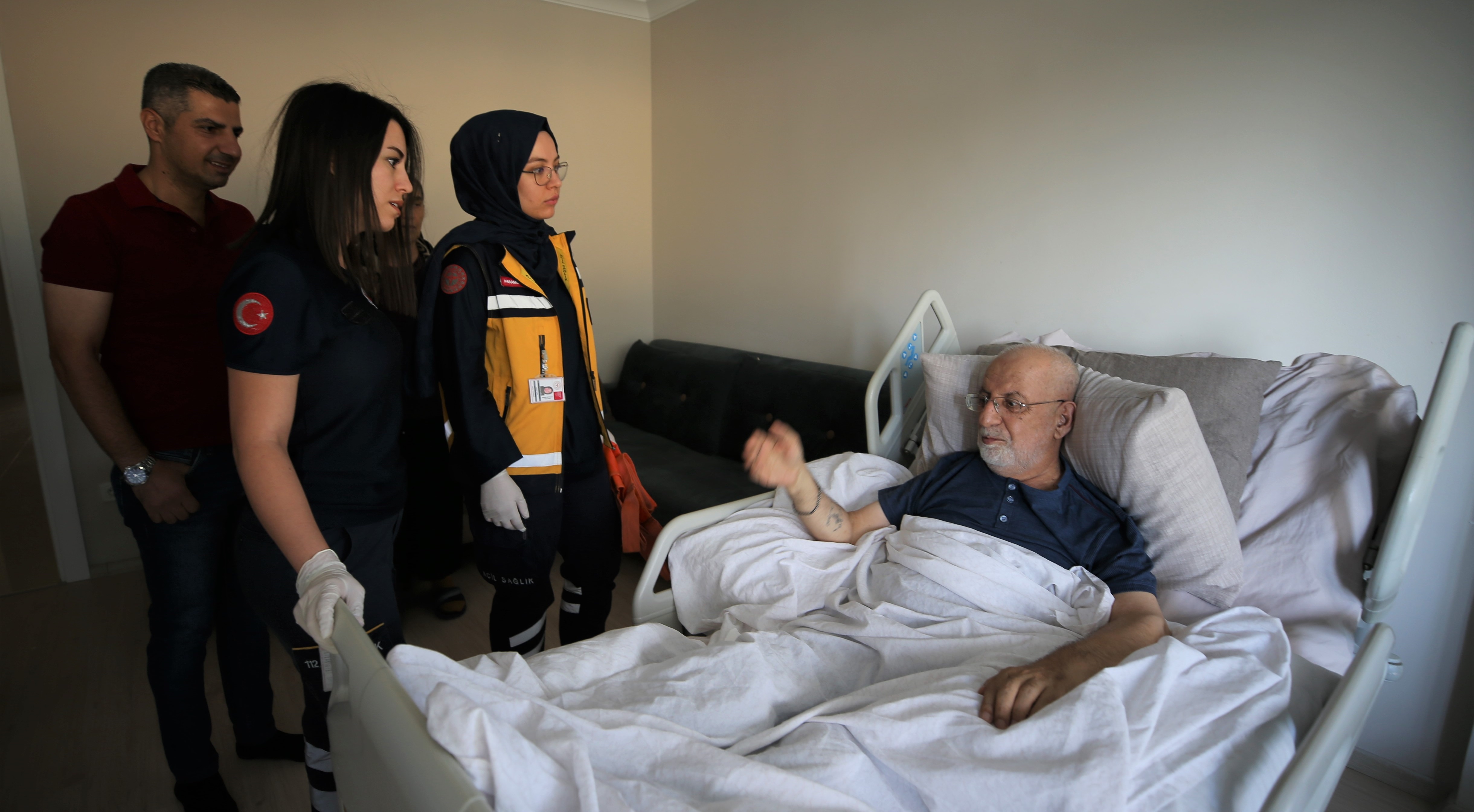 Beyin kanaması geçiren Mardinli papaz uçakla İstanbul'a götürüldü