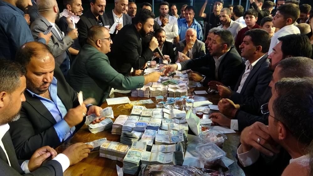 Hakkari’de böyle olur aşiret düğünü