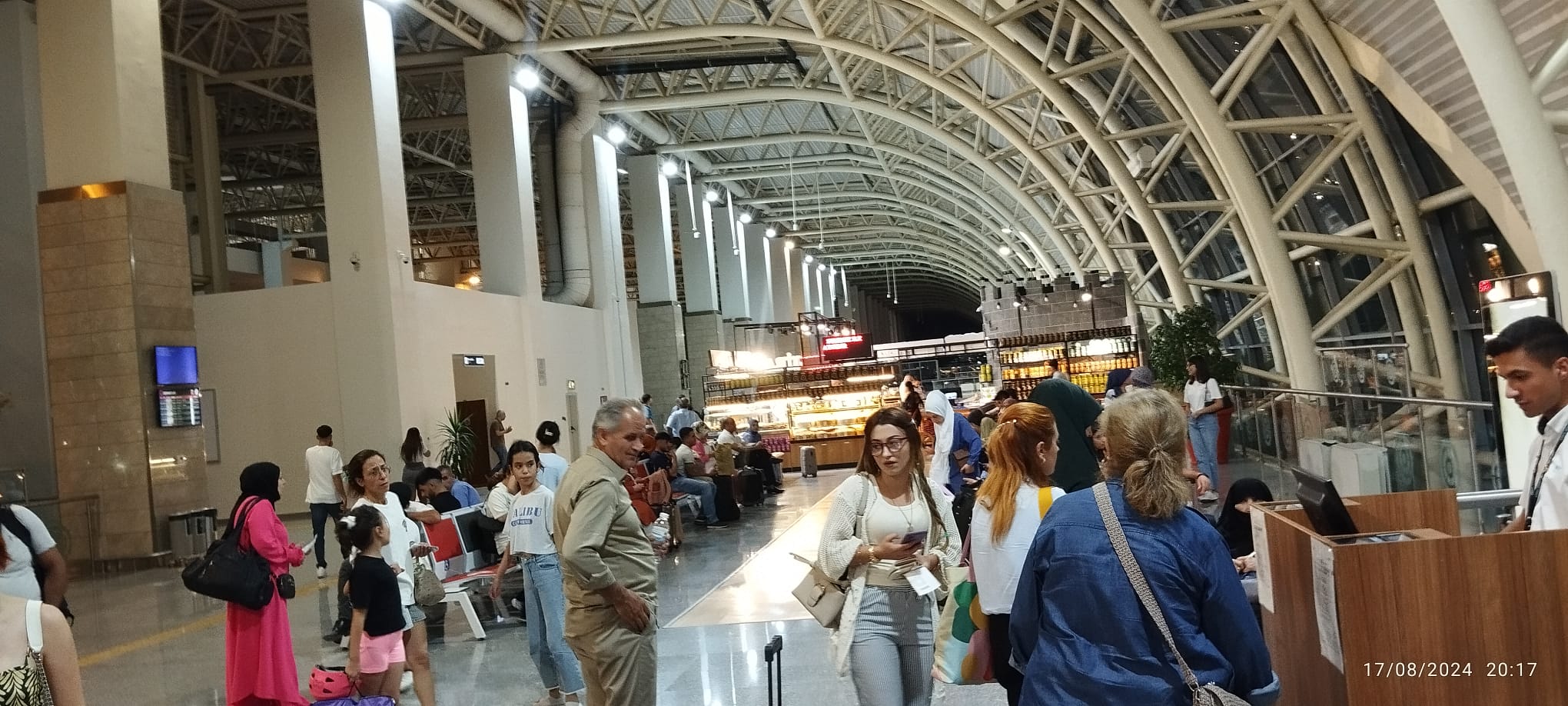 Van'a giden 4 uçak Diyarbakır'a yönlendirildi