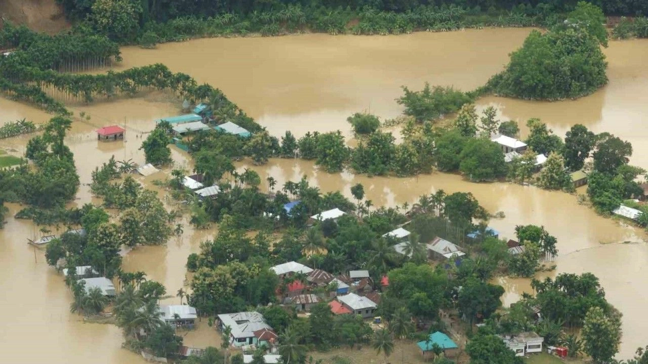 Hindistan ve Bangladeş’te sel felaketi