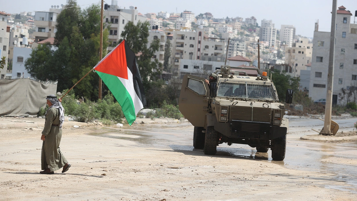 İsrail'den camiye baskın: 5 ölü