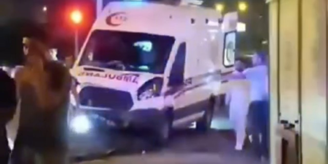 Ambulans ile otomobil çarpıştı: 5 yaralı
