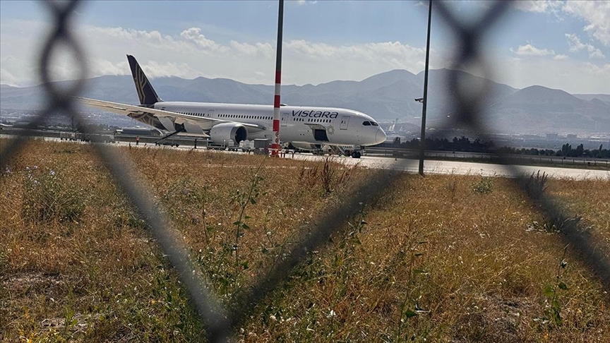 Bomba ihbarı sebebiyle Erzurum'a zorunlu iniş yapan uçak, Hindistan'a gitti