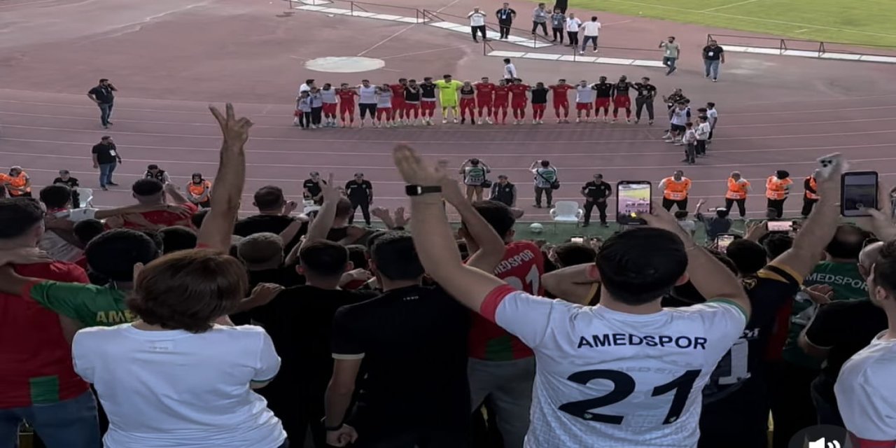 VİDEO - Tribünlerde "Diren ha Diyarbekir" coşkusu: Amedspor'da gelenek bozulmadı