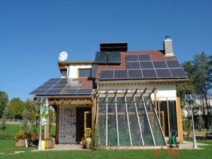 Güneş evi ürettiği elektriği satmaya hazırlanıyor