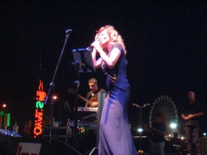 Sanatçı Funda Arar Diyarbakır'da konser verdi