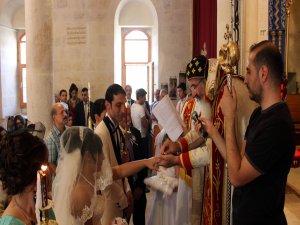 Adıyaman’da kilisede nikah kıyıldı