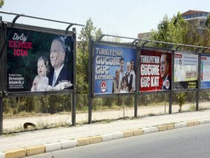 Cumhurbaşkanlığı yarışı billboardlara taşındı