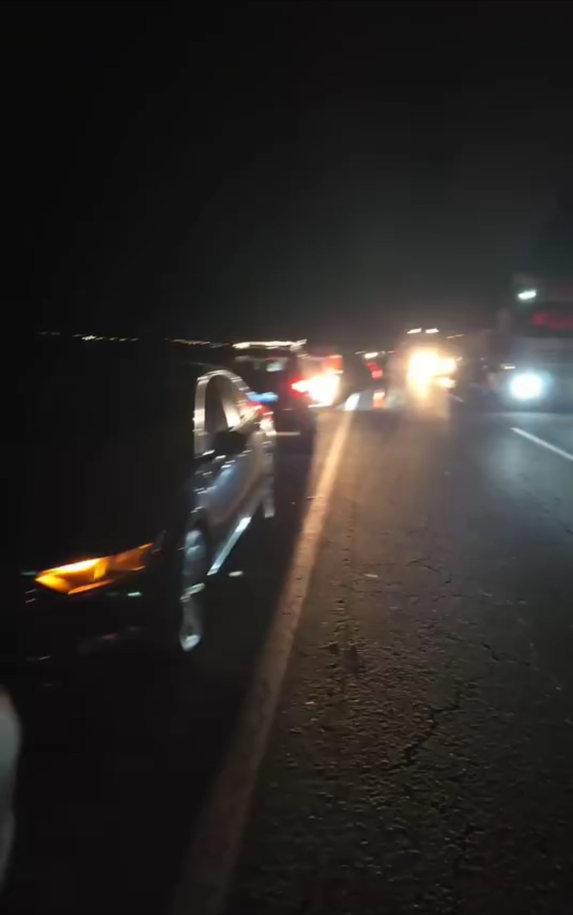 Otomobil bariyerlere çarptı