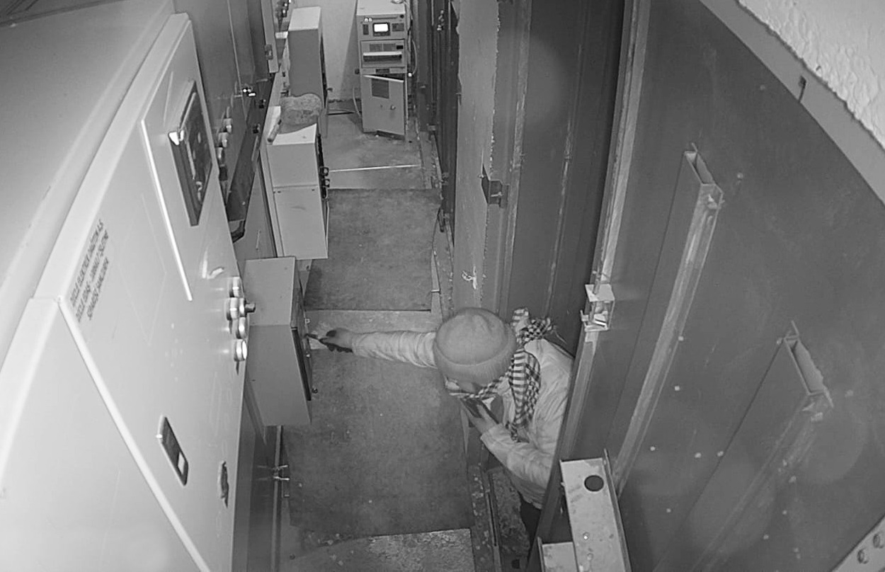 Trafoya girip kaçak elektrik bağlantısı yaptılar