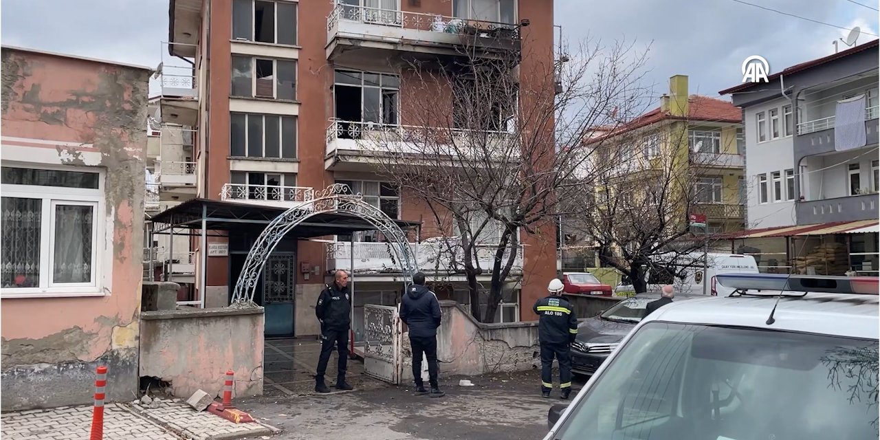 Eşine kızdı evi yaktı