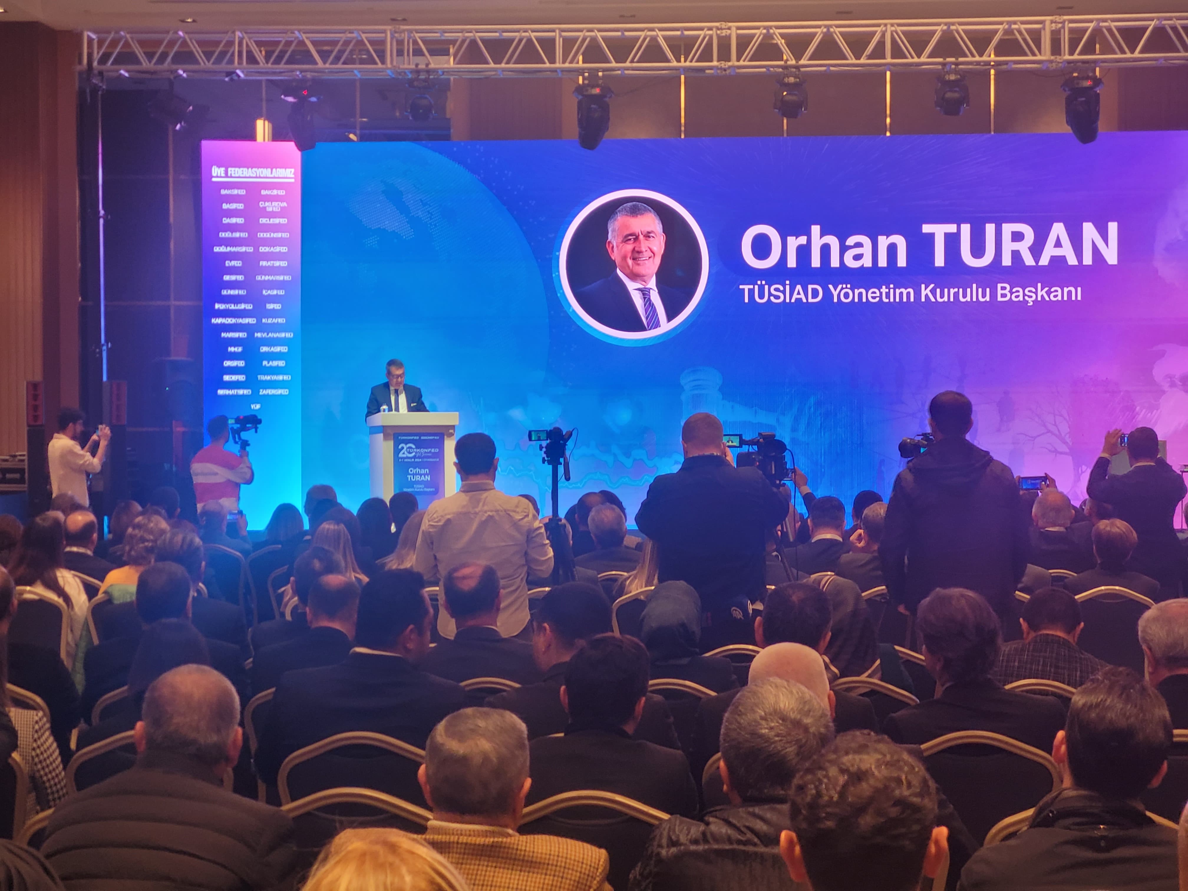 TÜSİAD Başkanı: Kamunun tasarrufa gitmesi gerekiyor