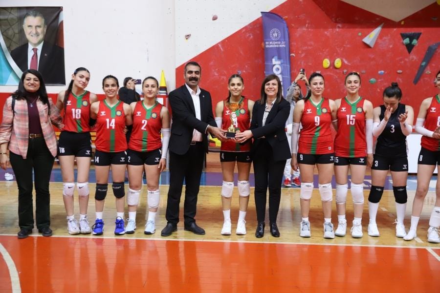 DBB Genç Kadınlar Voleybol Takımı il şampiyon oldu
