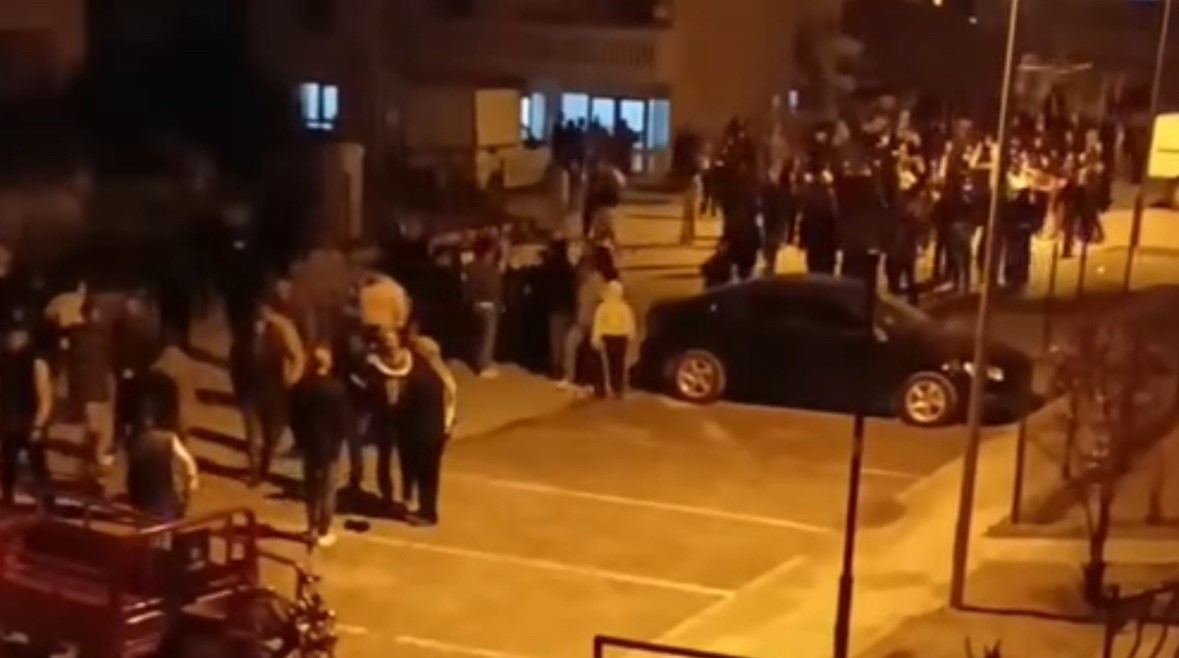 İki grup arasında kavga