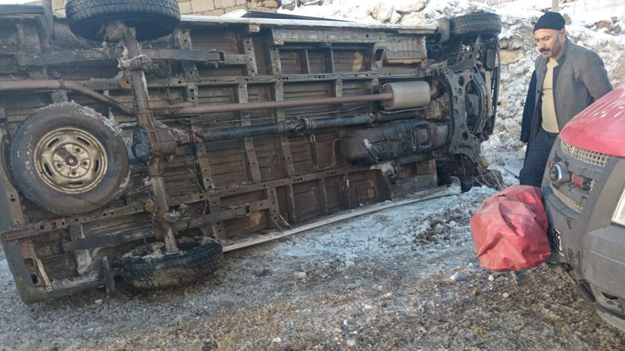 Öğretmen servisi devrildi: 12 yaralı