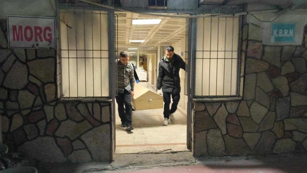 Bıçaklı saldırı: Genç, arkadaşının babasını öldürdü