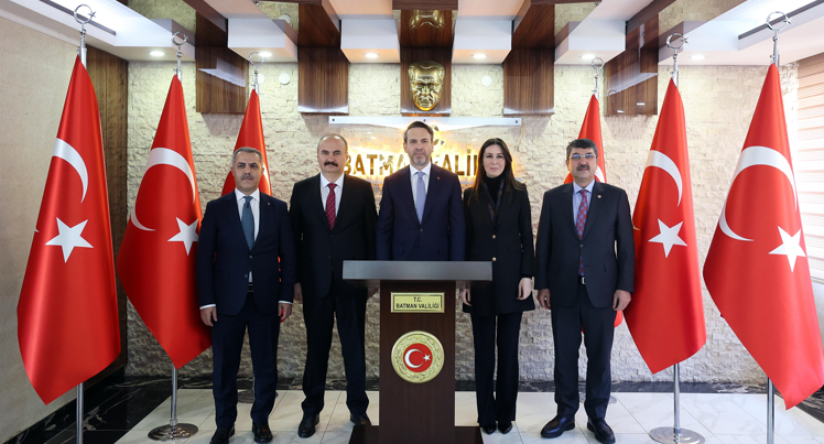 Bakan Bayraktar Batman Valiliğini ziyaret etti