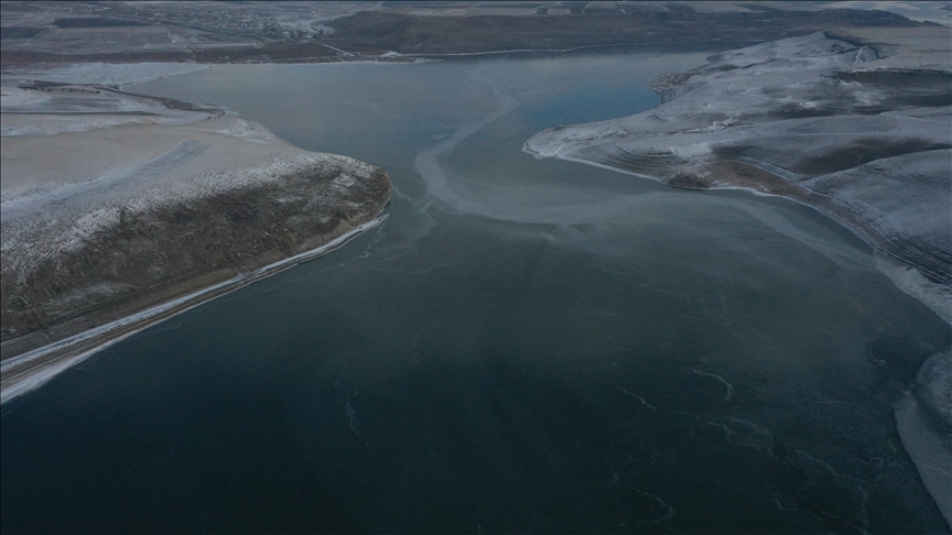 Baraj buzla kaplandı