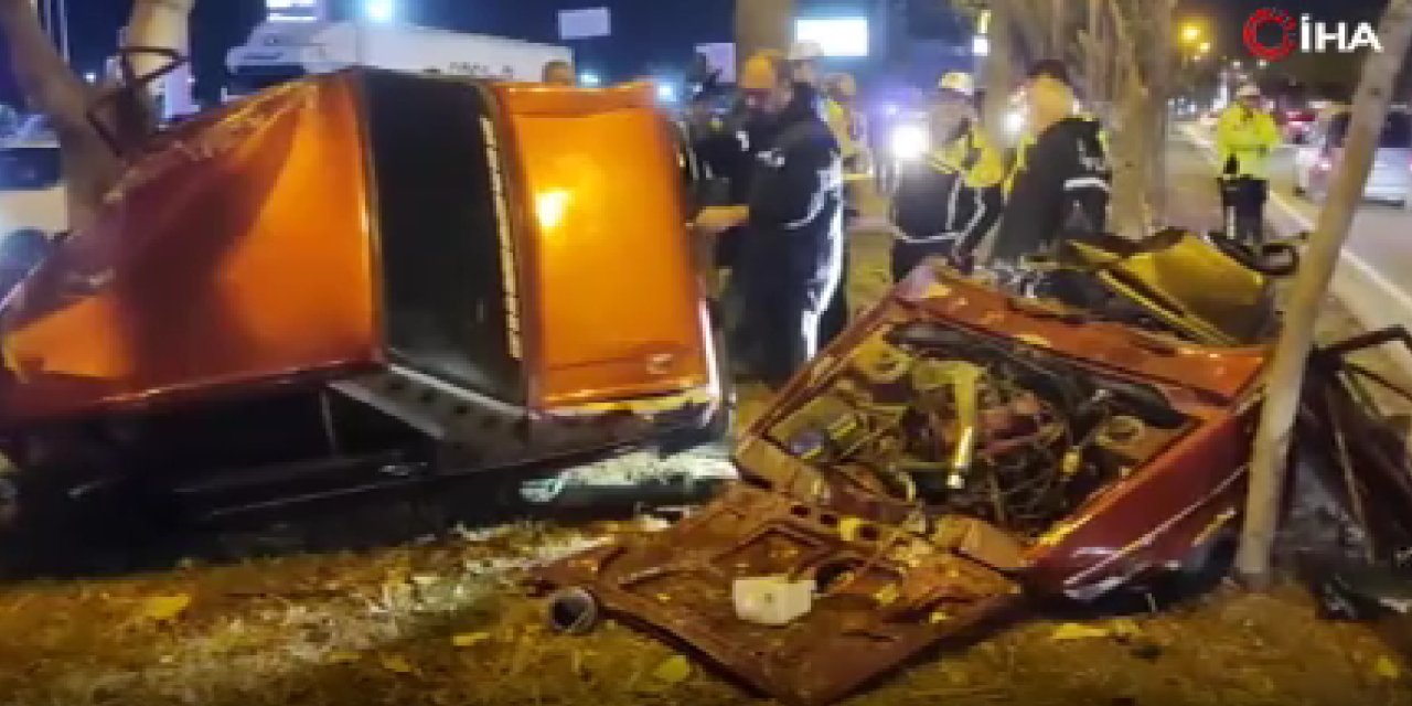 Ağaca çarpan araç ikiye ayrıldı: 2 ölü
