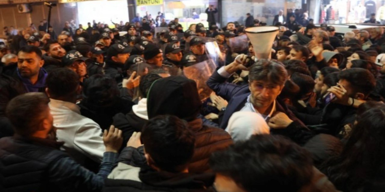 Akdeniz'de kayyum protestosu: 5 gözaltı