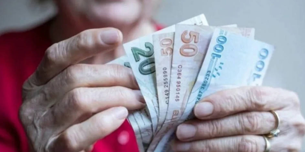 Zamlı emekli maaşları hesaplara yatmaya başladı