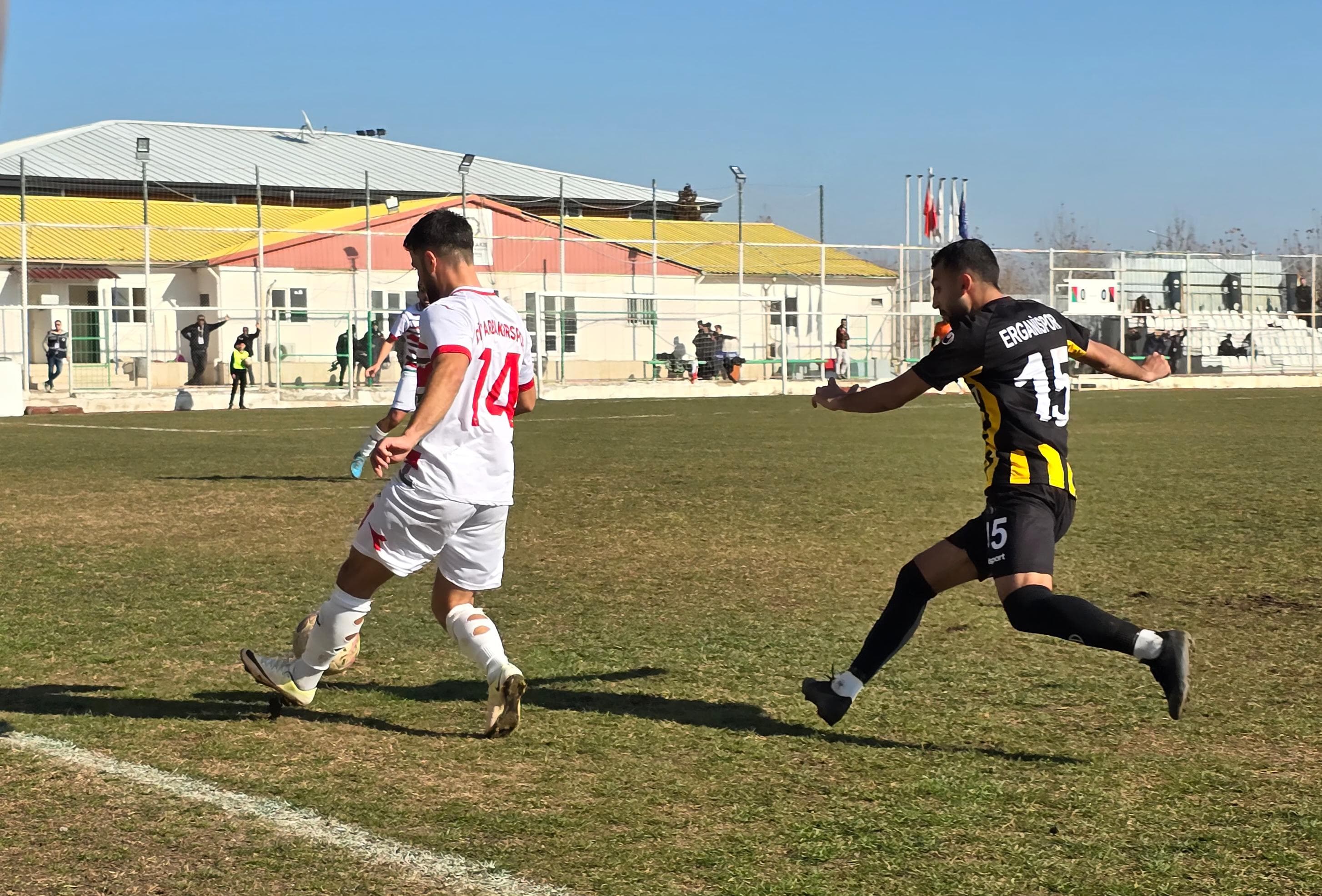Diyarbakırspor - Erganispor Maçının İlk Yarısı 0-0 Sonuçlandı