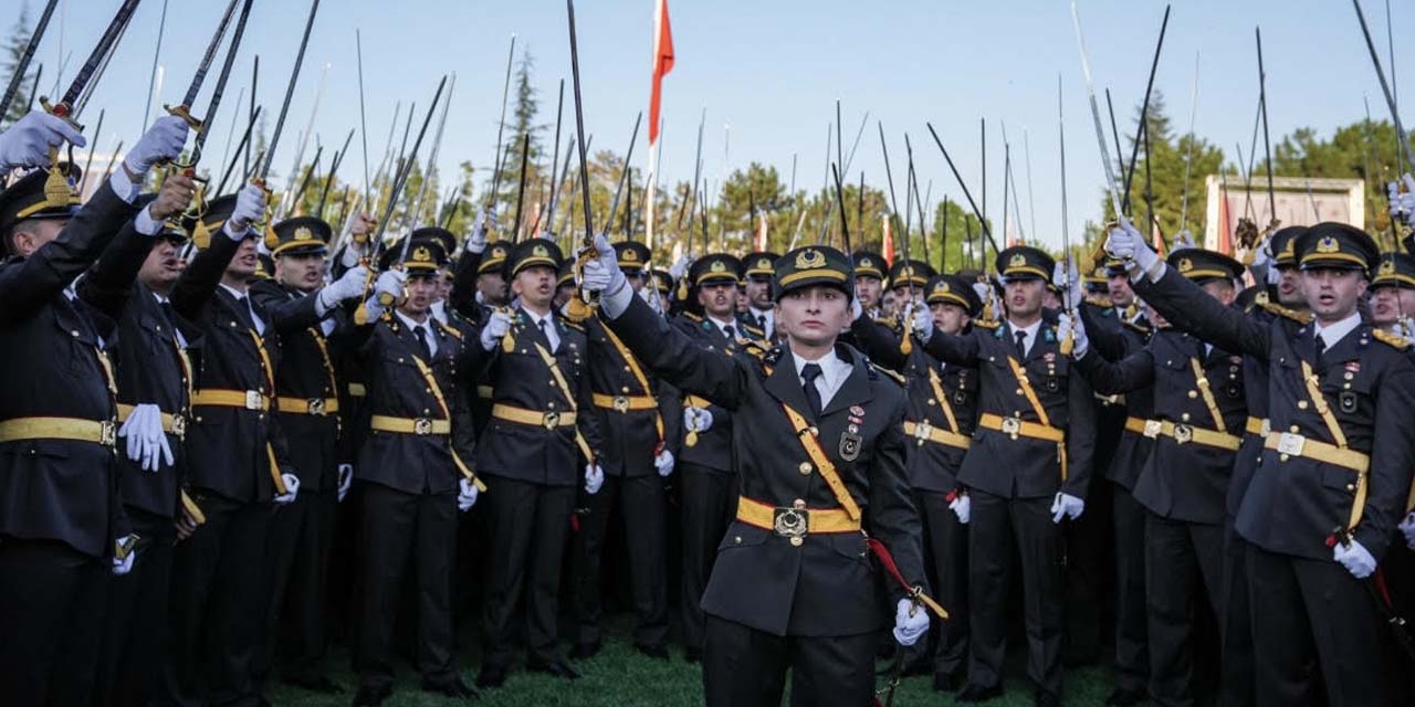 İhraç edilen teğmenler tazminat ödeyecek