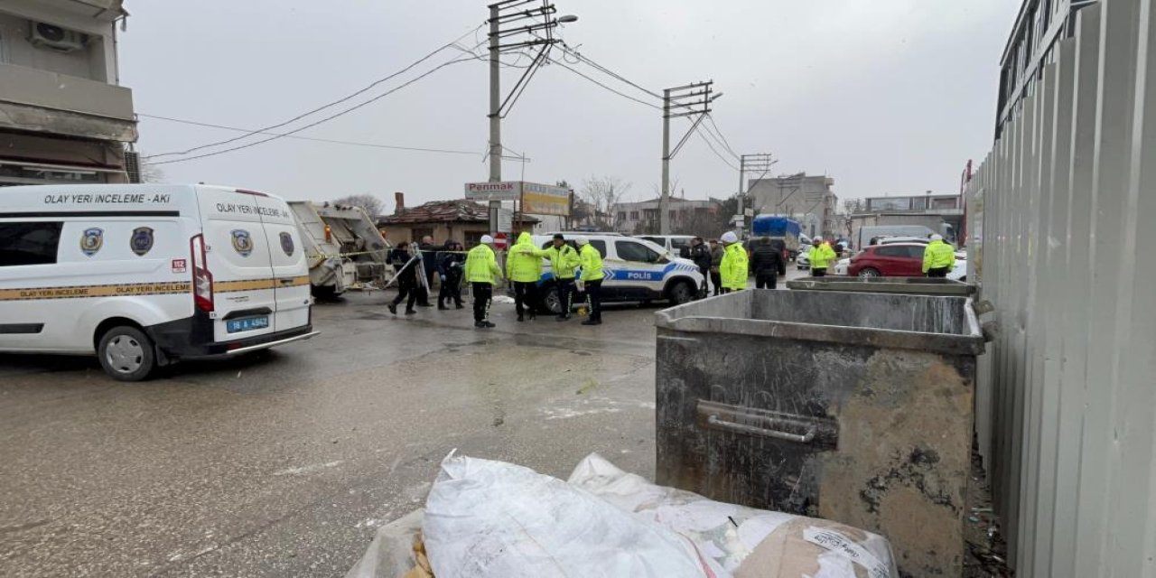 Çöp kamyonunun altında kalan kadın hayatını kaybetti