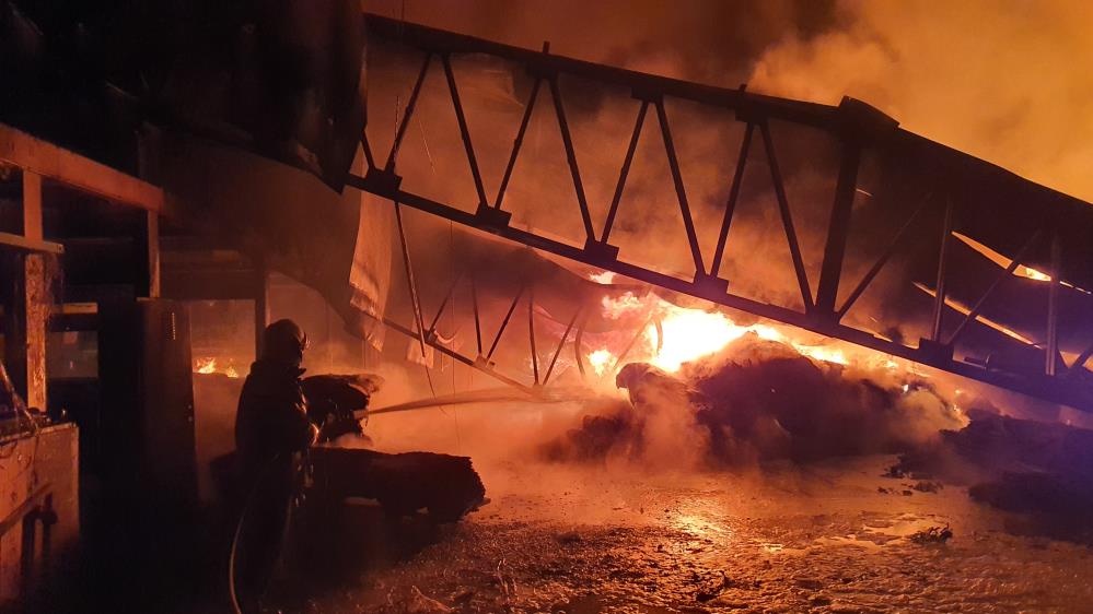 Halı fabrikasında büyük yangın!