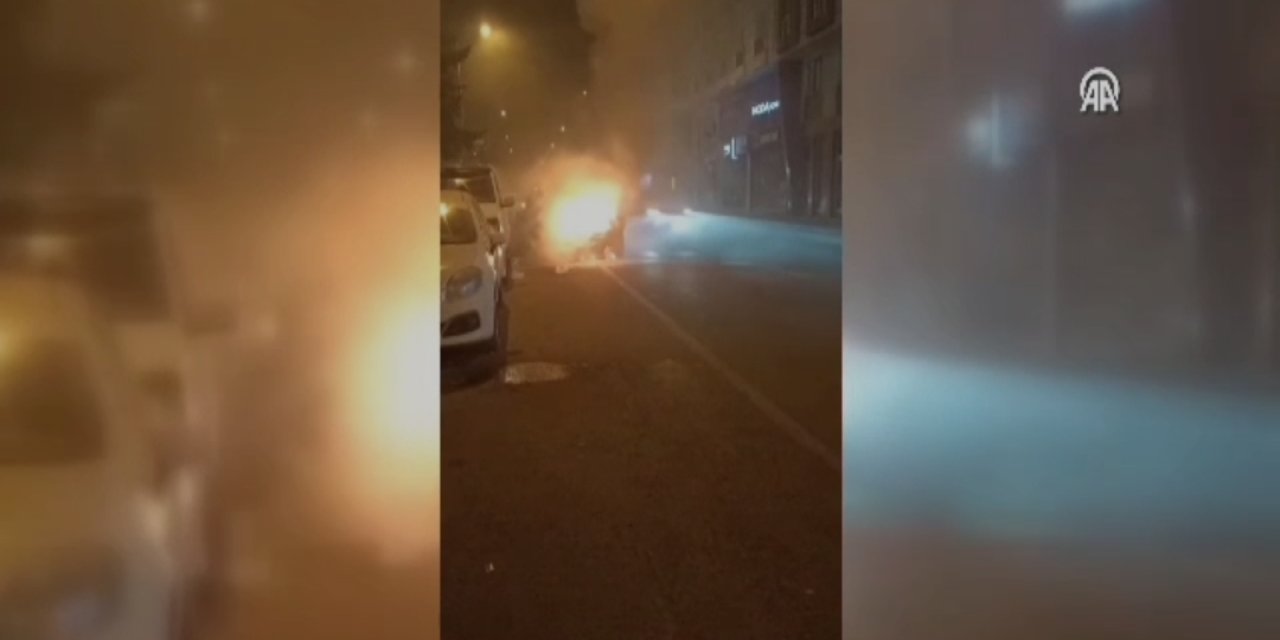 (VİDEO) Seyir halindeki araç alev aldı