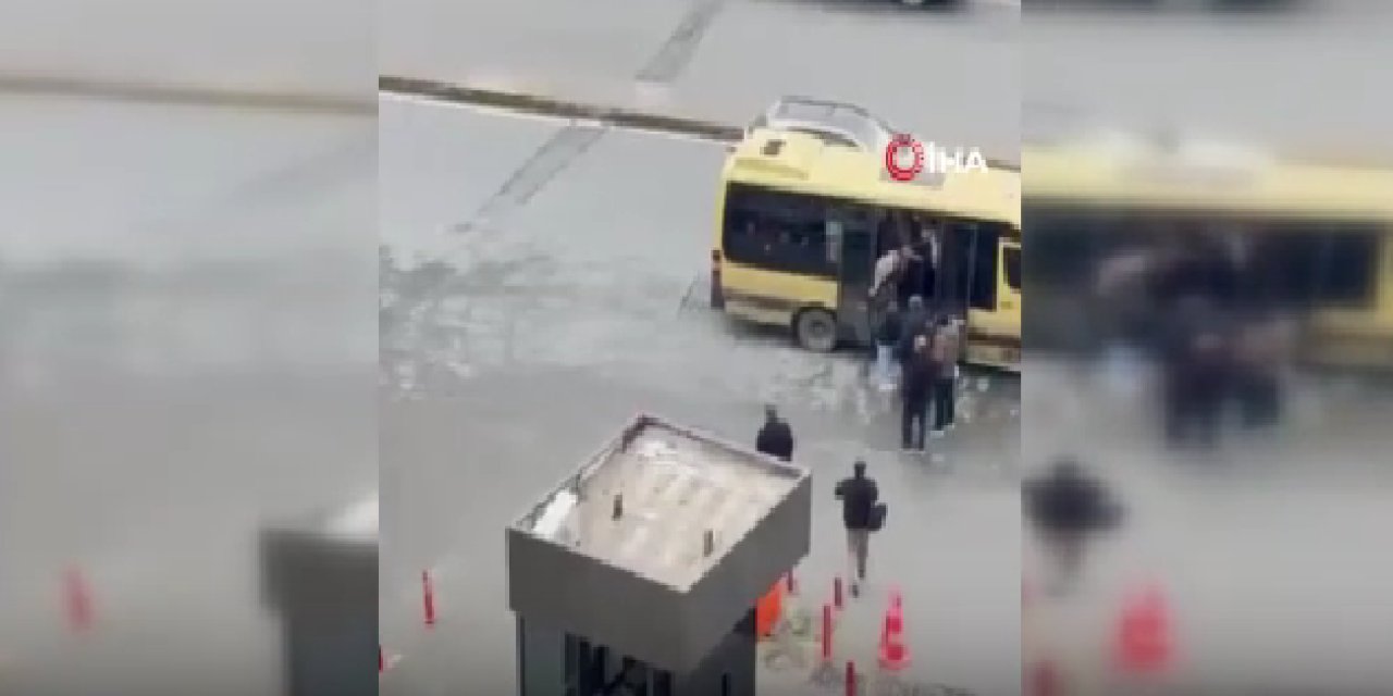 (VİDEO) Dolmuş sürücüsü yolcuyu darp etti