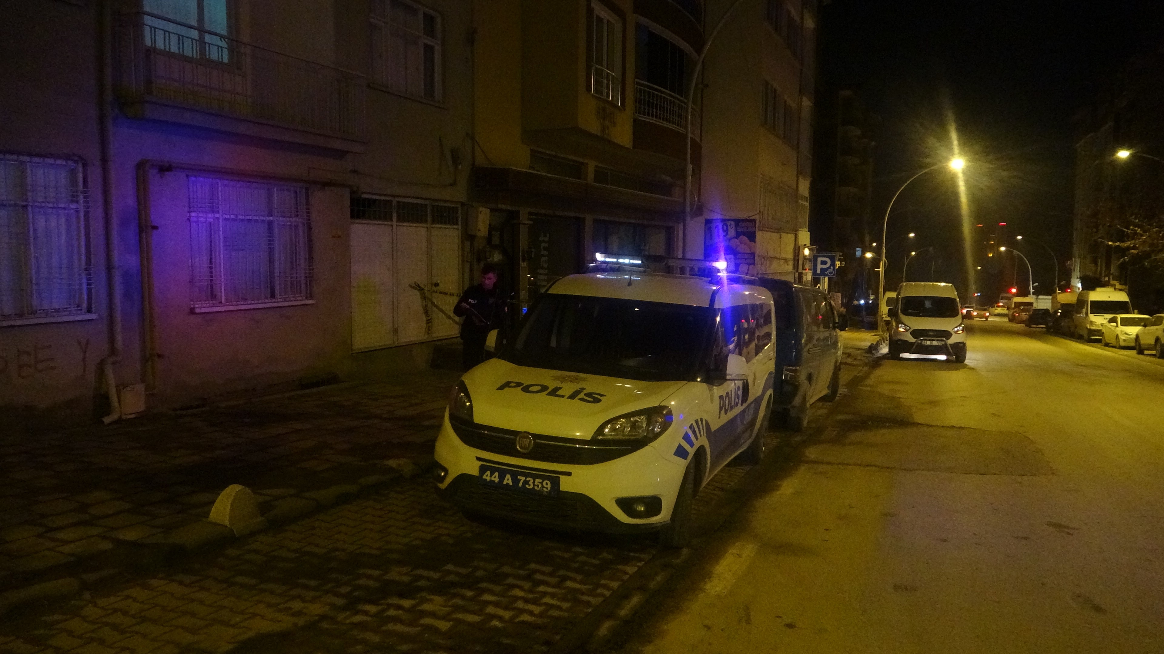 6'ncı kattan düşen kadın ağır yaralandı