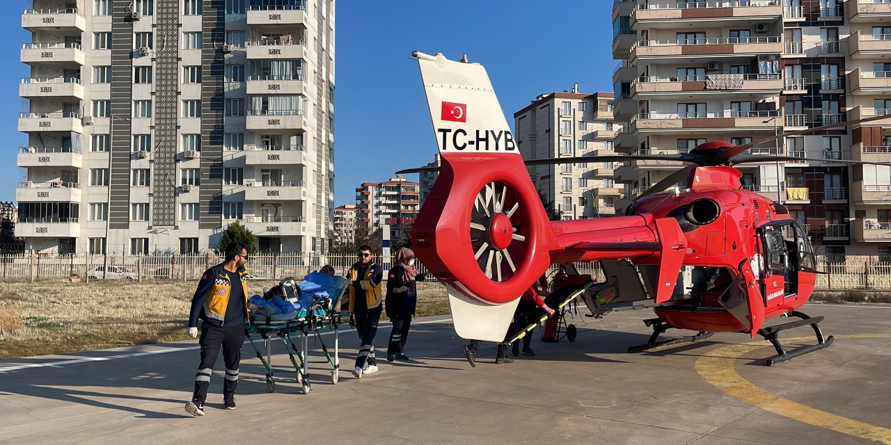 Diyarbakır'da ambulans helikopter kalp krizi için havalandı