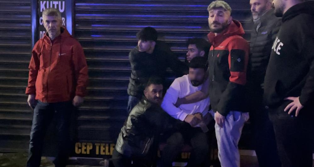 Esnafların bıçaklı kavgası: 2 yaralı