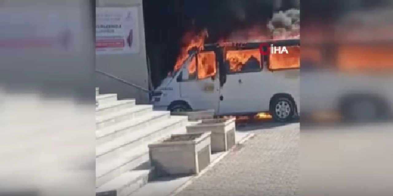 İçinde 4 çocuğun bulunduğu araç yandı