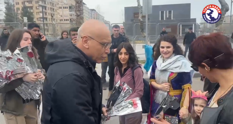 VİDEO - Emniyet Müdürü Fatih Kaya’dan 8 Mart’ta Kadınlara Karanfil