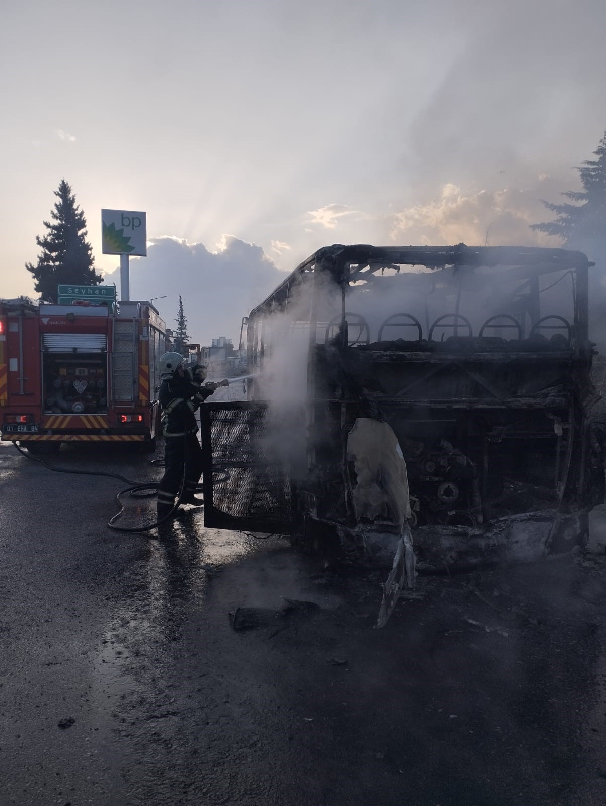 Toplu taşıma aracı alev alev yandı