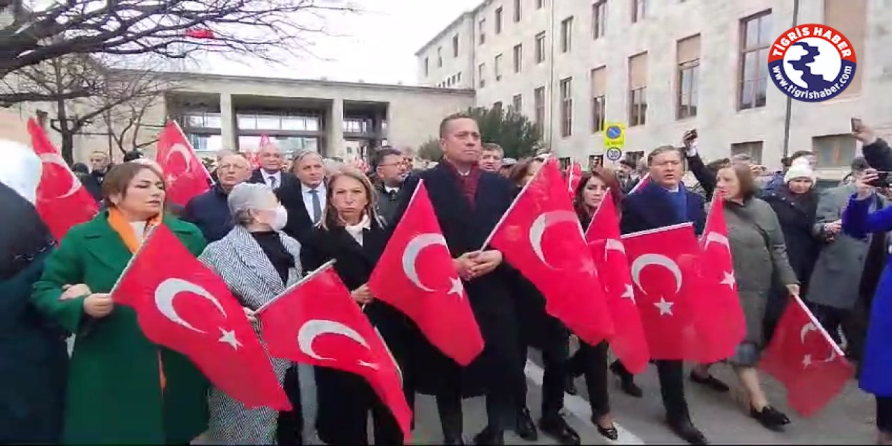 CHP’liler Genel Kurulu terk etti, yürüyüşe geçti
