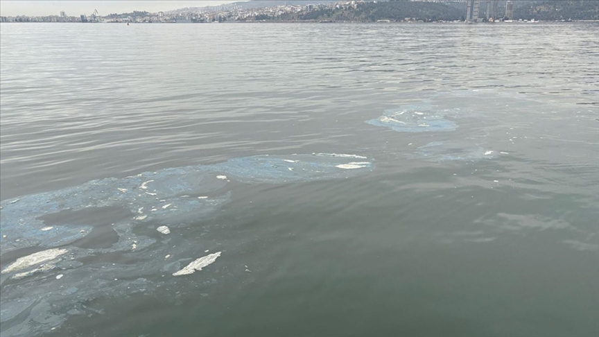 İzmir Körfezi'ne boya atığı deşarj eden firmaya 8,3 milyon lira ceza
