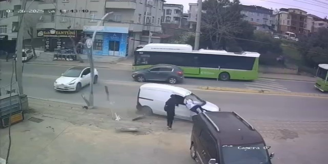 VİDEO - Tesla sürücüsü faciaya sebep oluyordu