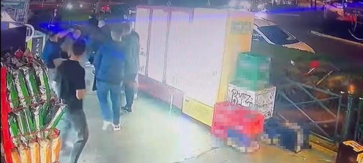 VİDEO - İki grup arasında bıçaklı kavga